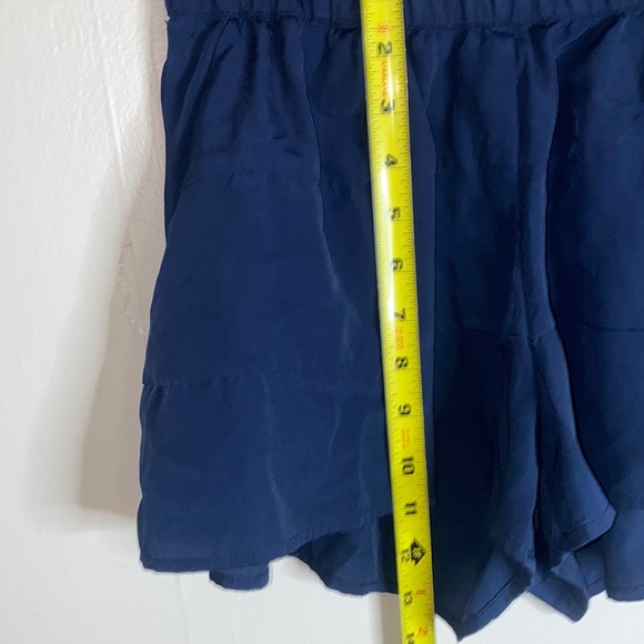 🐆Navy blue H&M flowy shorts! - Picture 3 of 6